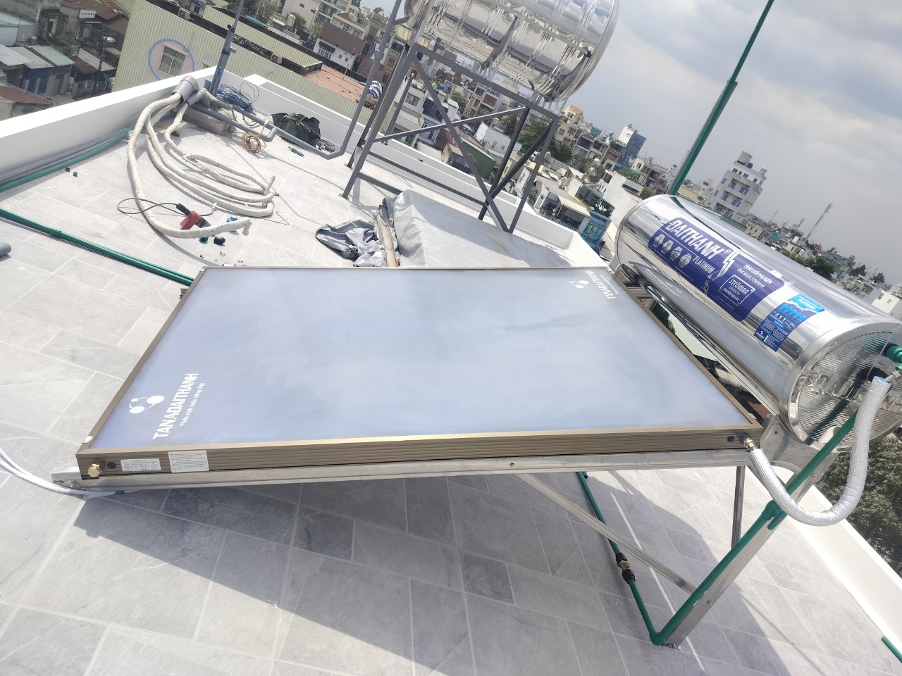 Máy nước nóng năng lượng mặt trời tấm phẳng