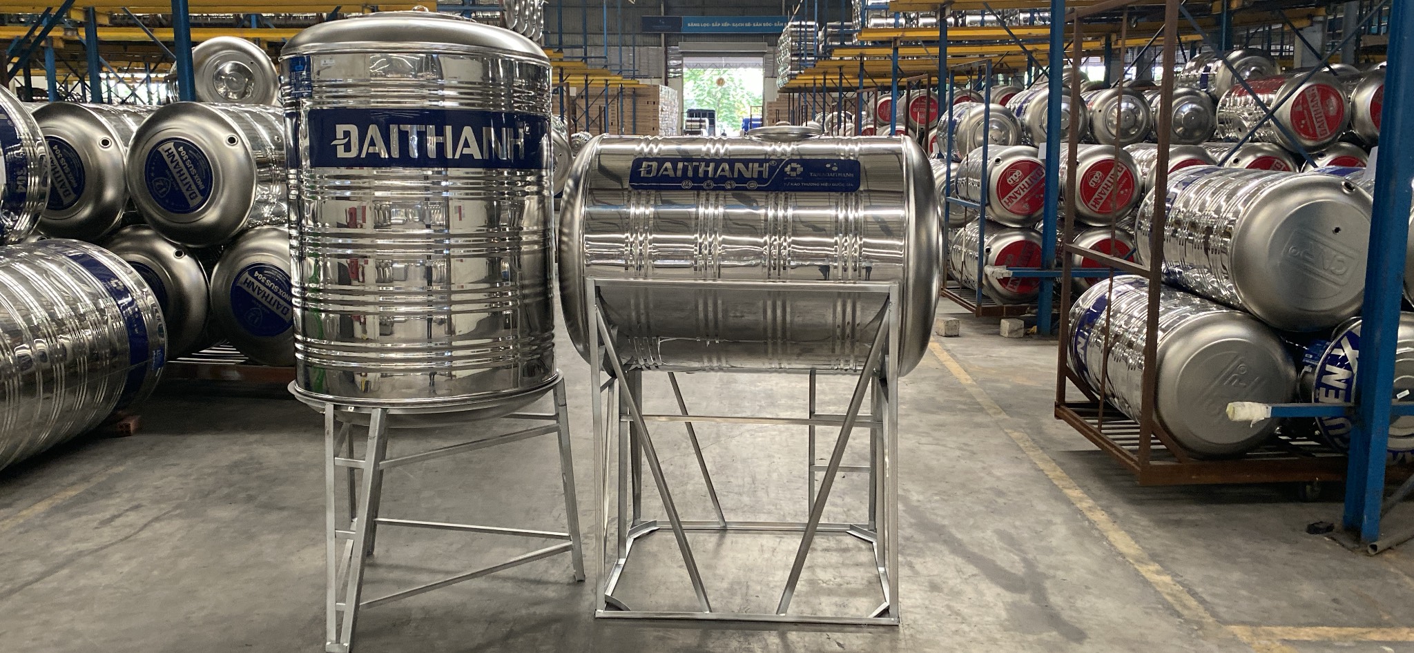 Bồn nước inox loại chân cao ĐẠI THÀNH -SUS304